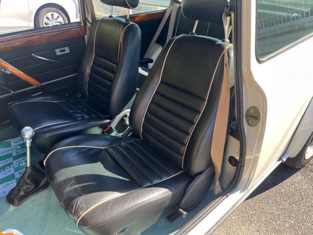 ＭＩＮＩ クーパー　４速クイックシフトＭＴ　センターマフラー　社外サスペンション　１２インチホイール　ウッドステアリング　ＥＴＣ車載器　新品タイヤ交換後納車（22枚目）