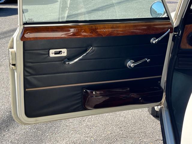 ＭＩＮＩ クーパー　４速クイックシフトＭＴ　センターマフラー　社外サスペンション　１２インチホイール　ウッドステアリング　ＥＴＣ車載器　新品タイヤ交換後納車（23枚目）