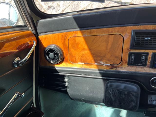 ＭＩＮＩ クーパー　４速クイックシフトＭＴ　センターマフラー　社外サスペンション　１２インチホイール　ウッドステアリング　ＥＴＣ車載器　新品タイヤ交換後納車（28枚目）