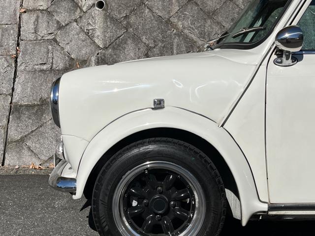 ＭＩＮＩ クーパー　４速クイックシフトＭＴ　センターマフラー　社外サスペンション　１２インチホイール　ウッドステアリング　ＥＴＣ車載器　新品タイヤ交換後納車（35枚目）