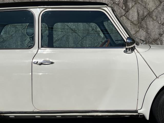 ＭＩＮＩ クーパー　４速クイックシフトＭＴ　センターマフラー　社外サスペンション　１２インチホイール　ウッドステアリング　ＥＴＣ車載器　新品タイヤ交換後納車（39枚目）