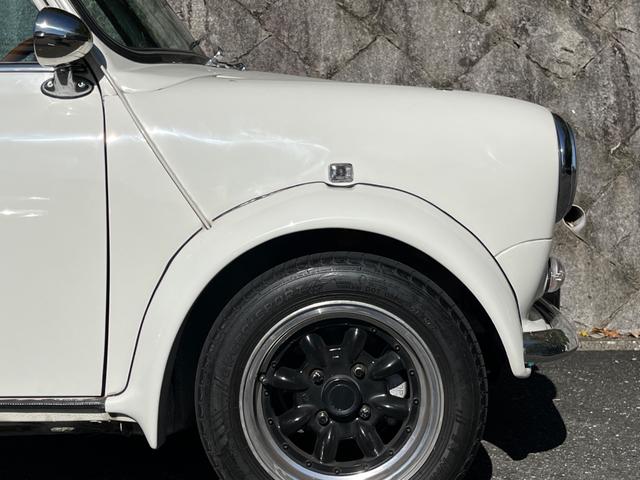 ＭＩＮＩ クーパー　４速クイックシフトＭＴ　センターマフラー　社外サスペンション　１２インチホイール　ウッドステアリング　ＥＴＣ車載器　新品タイヤ交換後納車（40枚目）