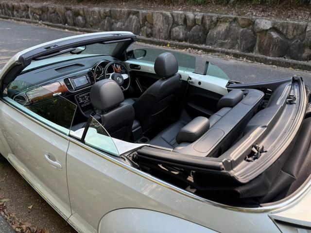 ザ・ビートル・カブリオレ ベースグレード レザーシート 純正OPアルミホイール バックカメラ シートヒーター クルーズコントロール(17枚目)