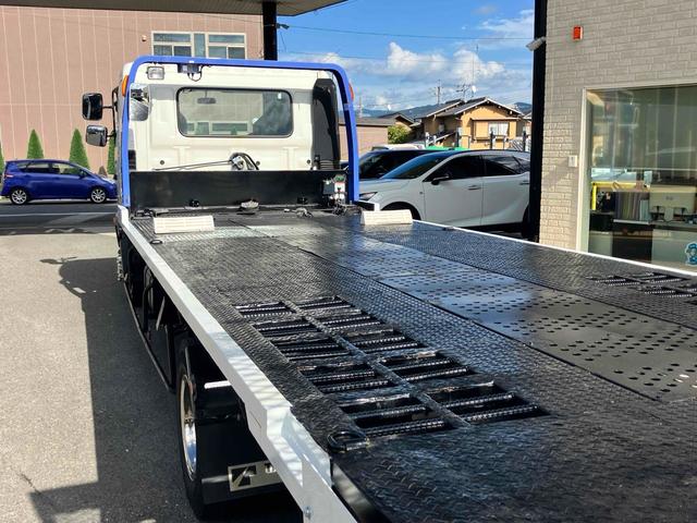 ヒノレンジャー 積載車　キャリアカー　ローダー　レッカー　ＭＴ　レーンアシスト　ＥＴＣ　ナビ　ＴＶ　アイドリングストップ　オートマチックハイビーム　オートライト　ＥＳＣ　エアコン　パワーウィンドウ　ＣＤ　ＵＳＢ（7枚目）