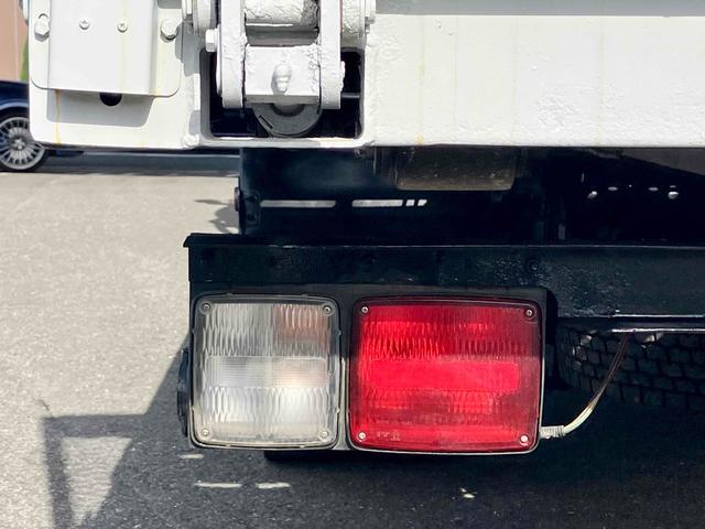 ヒノレンジャー 積載車　キャリアカー　ローダー　レッカー　ＭＴ　レーンアシスト　ＥＴＣ　ナビ　ＴＶ　アイドリングストップ　オートマチックハイビーム　オートライト　ＥＳＣ　エアコン　パワーウィンドウ　ＣＤ　ＵＳＢ（9枚目）