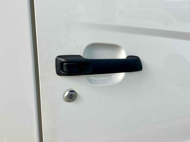 ヒノレンジャー 積載車　キャリアカー　ローダー　レッカー　ＭＴ　レーンアシスト　ＥＴＣ　ナビ　ＴＶ　アイドリングストップ　オートマチックハイビーム　オートライト　ＥＳＣ　エアコン　パワーウィンドウ　ＣＤ　ＵＳＢ（12枚目）