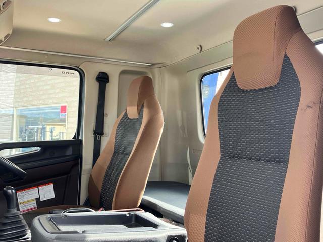 ヒノレンジャー 積載車　キャリアカー　ローダー　レッカー　ＭＴ　レーンアシスト　ＥＴＣ　ナビ　ＴＶ　アイドリングストップ　オートマチックハイビーム　オートライト　ＥＳＣ　エアコン　パワーウィンドウ　ＣＤ　ＵＳＢ（56枚目）