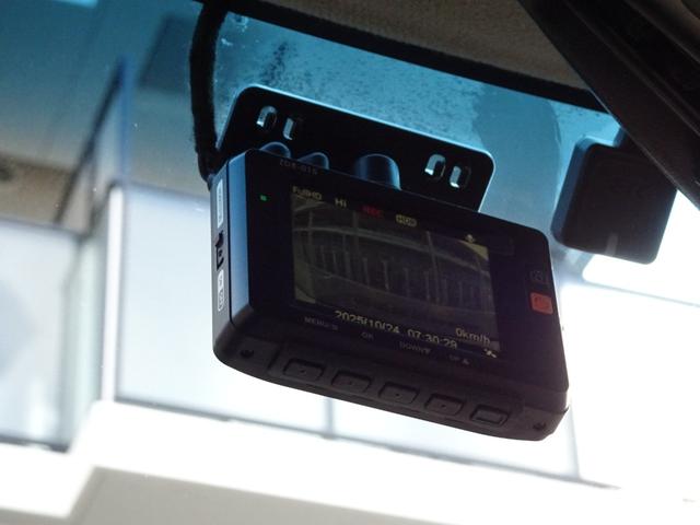 Ｎ－ＯＮＥ プレミアム・Ｌパッケージ　ナビ　バックカメラ　ＥＴＣ　前後ドラレコ　１４インチ純正アルミホイール　スマートキー　スペアキー有り　ＨＩＤヘッドライト　オートエアコン　ＵＳＢ接続　ＤＶＤ再生　横滑り防止装置　オートライト（4枚目）