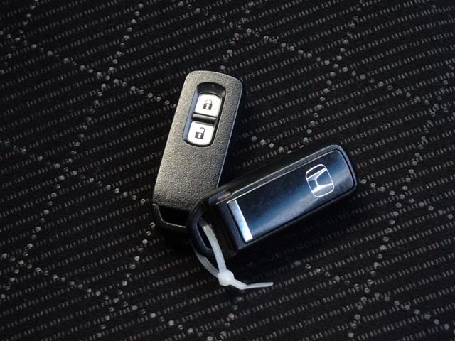 Ｎ－ＯＮＥ プレミアム・Ｌパッケージ　ナビ　バックカメラ　ＥＴＣ　前後ドラレコ　１４インチ純正アルミホイール　スマートキー　スペアキー有り　ＨＩＤヘッドライト　オートエアコン　ＵＳＢ接続　ＤＶＤ再生　横滑り防止装置　オートライト（22枚目）