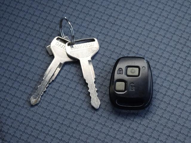 ハイゼットカーゴ DX ラジオデッキ キーレスエントリー ドアバイザー マニュアルエアコン パワーステアリング ヘッドライトレベライザー 4人乗り 12V電源ソケット(3枚目)