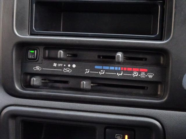 ハイゼットカーゴ DX ラジオデッキ キーレスエントリー ドアバイザー マニュアルエアコン パワーステアリング ヘッドライトレベライザー 4人乗り 12V電源ソケット(12枚目)