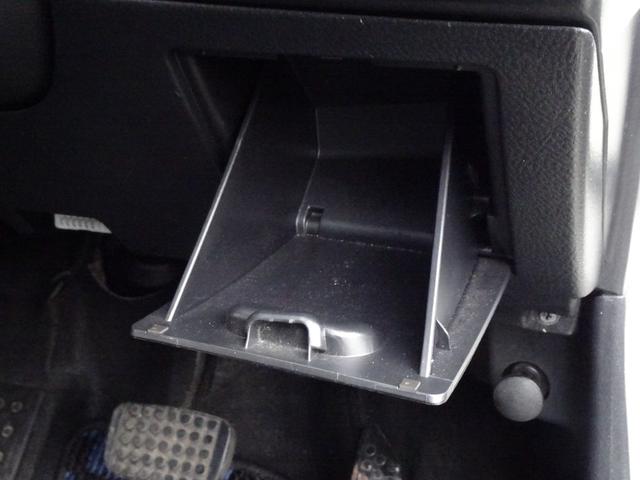 ソニカ ＲＳ　ターボ　ナビ　ＥＴＣ　Ｂｌｕｅｔｏｏｔｈ　ＣＤ／ＤＶＤ再生　ＨＩＤヘッドライト　オートエアコン　アームレストコンソールボックス　１５インチ純正アルミホイール　スマートキー　スペアキー有り（44枚目）