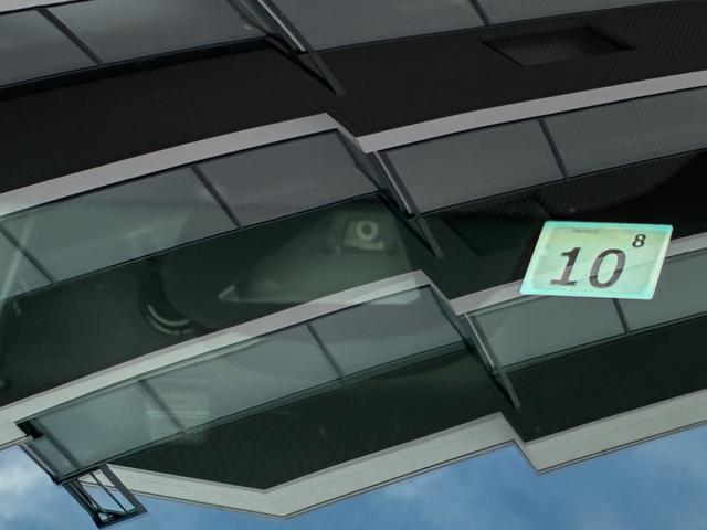 ���Փˌy���u���[�L�i�b�l�a�r�j���V�X�e������s�Ԃ���s�҂����m�B�Փ˂��邨���ꂪ����ꍇ�A���ƃf�B�X�v���[�\���Ōx���B����ɐڋ߂����ꍇ�̓u���[�L���O���s���A�Փˉ���E��Q�y�����x�����܂��B