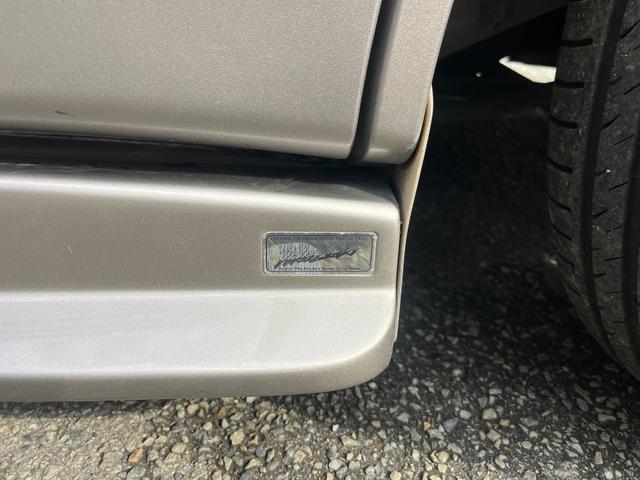 エスティマ Ｇ　７人乗り　ツインムーンルーフ　社外ナビ　フルセグ　バックカメラ　ＵＳＢ接続音楽再生　ＥＴＣ　純正キーレス　社外エアロ（Ｆ　Ｓ　Ｒ）　社外フジツボマフラー　社外１７インチＡＷ　社外ローダウン足回り（13枚目）