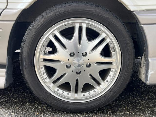 エスティマ Ｇ　７人乗り　ツインムーンルーフ　社外ナビ　フルセグ　バックカメラ　ＵＳＢ接続音楽再生　ＥＴＣ　純正キーレス　社外エアロ（Ｆ　Ｓ　Ｒ）　社外フジツボマフラー　社外１７インチＡＷ　社外ローダウン足回り（20枚目）