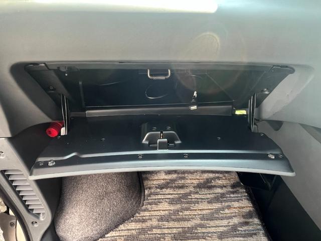 エスティマ Ｇ　７人乗り　ツインムーンルーフ　社外ナビ　フルセグ　バックカメラ　ＵＳＢ接続音楽再生　ＥＴＣ　純正キーレス　社外エアロ（Ｆ　Ｓ　Ｒ）　社外フジツボマフラー　社外１７インチＡＷ　社外ローダウン足回り（28枚目）