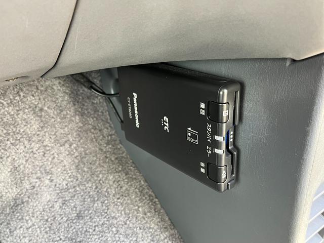 エスティマ Ｇ　７人乗り　ツインムーンルーフ　社外ナビ　フルセグ　バックカメラ　ＵＳＢ接続音楽再生　ＥＴＣ　純正キーレス　社外エアロ（Ｆ　Ｓ　Ｒ）　社外フジツボマフラー　社外１７インチＡＷ　社外ローダウン足回り（29枚目）