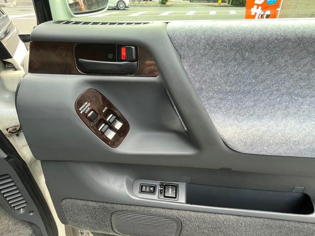 エスティマ Ｇ　７人乗り　ツインムーンルーフ　社外ナビ　フルセグ　バックカメラ　ＵＳＢ接続音楽再生　ＥＴＣ　純正キーレス　社外エアロ（Ｆ　Ｓ　Ｒ）　社外フジツボマフラー　社外１７インチＡＷ　社外ローダウン足回り（32枚目）