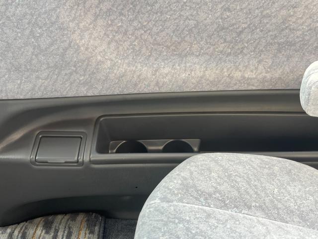 エスティマ Ｇ　７人乗り　ツインムーンルーフ　社外ナビ　フルセグ　バックカメラ　ＵＳＢ接続音楽再生　ＥＴＣ　純正キーレス　社外エアロ（Ｆ　Ｓ　Ｒ）　社外フジツボマフラー　社外１７インチＡＷ　社外ローダウン足回り（37枚目）