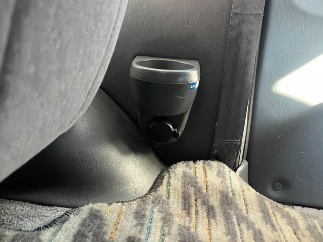 エスティマ Ｇ　７人乗り　ツインムーンルーフ　社外ナビ　フルセグ　バックカメラ　ＵＳＢ接続音楽再生　ＥＴＣ　純正キーレス　社外エアロ（Ｆ　Ｓ　Ｒ）　社外フジツボマフラー　社外１７インチＡＷ　社外ローダウン足回り（40枚目）