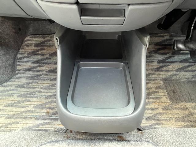 エスティマ Ｇ　７人乗り　ツインムーンルーフ　社外ナビ　フルセグ　バックカメラ　ＵＳＢ接続音楽再生　ＥＴＣ　純正キーレス　社外エアロ（Ｆ　Ｓ　Ｒ）　社外フジツボマフラー　社外１７インチＡＷ　社外ローダウン足回り（54枚目）