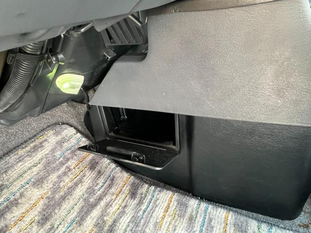 エスティマ Ｇ　７人乗り　ツインムーンルーフ　社外ナビ　フルセグ　バックカメラ　ＵＳＢ接続音楽再生　ＥＴＣ　純正キーレス　社外エアロ（Ｆ　Ｓ　Ｒ）　社外フジツボマフラー　社外１７インチＡＷ　社外ローダウン足回り（56枚目）