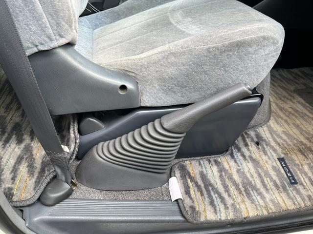 エスティマ Ｇ　７人乗り　ツインムーンルーフ　社外ナビ　フルセグ　バックカメラ　ＵＳＢ接続音楽再生　ＥＴＣ　純正キーレス　社外エアロ（Ｆ　Ｓ　Ｒ）　社外フジツボマフラー　社外１７インチＡＷ　社外ローダウン足回り（58枚目）