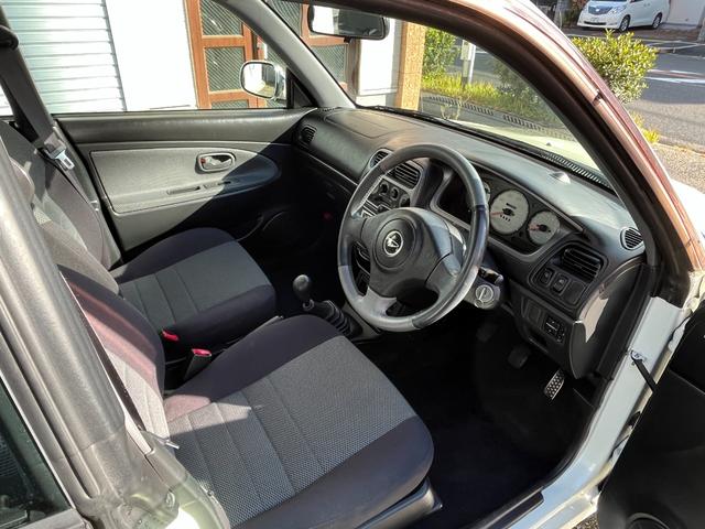 オプティ ビークスＳ　ワンオーナー　禁煙車　５ＭＴ　ターボ　後期最終型　Ｈ１７年からＲ５年車検整備記録簿あり　純正キーレスリモコン　ブルーリフレクターヘッドランプ　メッキアウターハンドル　純正１４インチアルミ（18枚目）