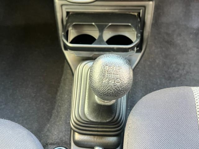 オプティ ビークスＳ　ワンオーナー　禁煙車　５ＭＴ　ターボ　後期最終型　Ｈ１７年からＲ５年車検整備記録簿あり　純正キーレスリモコン　ブルーリフレクターヘッドランプ　メッキアウターハンドル　純正１４インチアルミ（26枚目）