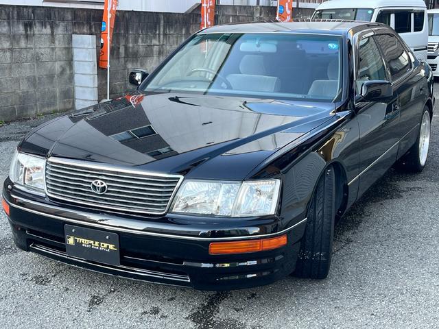 セルシオ Ａ仕様　２０２ブラック　バネサス車両（ＲＳＲダウンサス）　マルチレス　レオンハルト１９インチアルミ　純正キーレス　モケットシート　パワーシート　オートライト（3枚目）