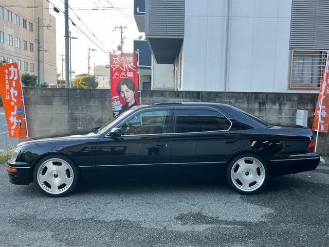 セルシオ Ａ仕様　２０２ブラック　バネサス車両（ＲＳＲダウンサス）　マルチレス　レオンハルト１９インチアルミ　純正キーレス　モケットシート　パワーシート　オートライト（4枚目）