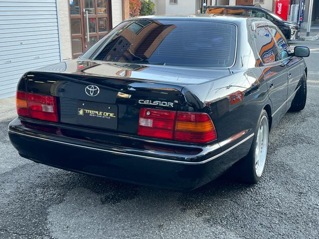 セルシオ Ａ仕様　２０２ブラック　バネサス車両（ＲＳＲダウンサス）　マルチレス　レオンハルト１９インチアルミ　純正キーレス　モケットシート　パワーシート　オートライト（7枚目）