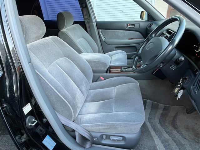 セルシオ Ａ仕様　２０２ブラック　バネサス車両（ＲＳＲダウンサス）　マルチレス　レオンハルト１９インチアルミ　純正キーレス　モケットシート　パワーシート　オートライト（18枚目）