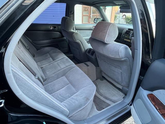 セルシオ Ａ仕様　２０２ブラック　バネサス車両（ＲＳＲダウンサス）　マルチレス　レオンハルト１９インチアルミ　純正キーレス　モケットシート　パワーシート　オートライト（20枚目）