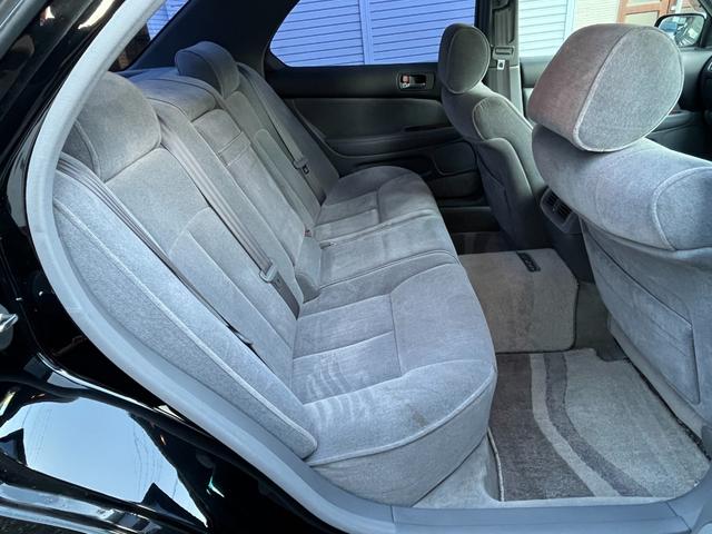 セルシオ Ａ仕様　２０２ブラック　バネサス車両（ＲＳＲダウンサス）　マルチレス　レオンハルト１９インチアルミ　純正キーレス　モケットシート　パワーシート　オートライト（21枚目）