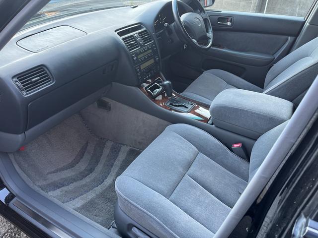 セルシオ Ａ仕様　２０２ブラック　バネサス車両（ＲＳＲダウンサス）　マルチレス　レオンハルト１９インチアルミ　純正キーレス　モケットシート　パワーシート　オートライト（22枚目）