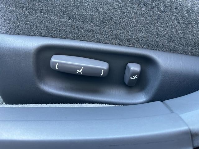 セルシオ Ａ仕様　２０２ブラック　バネサス車両（ＲＳＲダウンサス）　マルチレス　レオンハルト１９インチアルミ　純正キーレス　モケットシート　パワーシート　オートライト（24枚目）