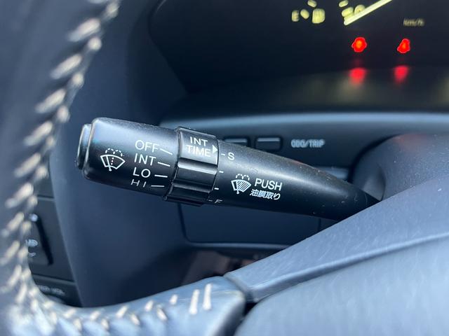 セルシオ Ａ仕様　２０２ブラック　バネサス車両（ＲＳＲダウンサス）　マルチレス　レオンハルト１９インチアルミ　純正キーレス　モケットシート　パワーシート　オートライト（28枚目）