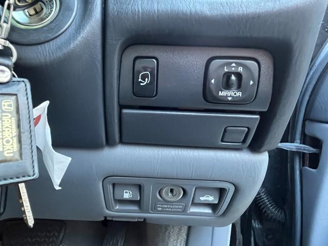 セルシオ Ａ仕様　２０２ブラック　バネサス車両（ＲＳＲダウンサス）　マルチレス　レオンハルト１９インチアルミ　純正キーレス　モケットシート　パワーシート　オートライト（30枚目）