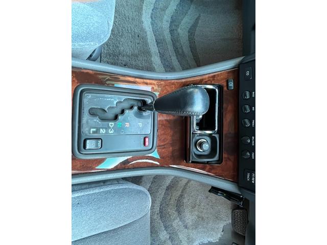 セルシオ Ａ仕様　２０２ブラック　バネサス車両（ＲＳＲダウンサス）　マルチレス　レオンハルト１９インチアルミ　純正キーレス　モケットシート　パワーシート　オートライト（33枚目）