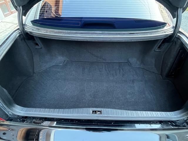 セルシオ Ａ仕様　２０２ブラック　バネサス車両（ＲＳＲダウンサス）　マルチレス　レオンハルト１９インチアルミ　純正キーレス　モケットシート　パワーシート　オートライト（35枚目）