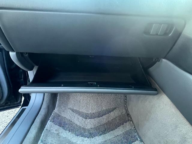 セルシオ Ａ仕様　２０２ブラック　バネサス車両（ＲＳＲダウンサス）　マルチレス　レオンハルト１９インチアルミ　純正キーレス　モケットシート　パワーシート　オートライト（37枚目）