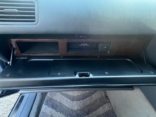 セルシオ Ａ仕様　２０２ブラック　バネサス車両（ＲＳＲダウンサス）　マルチレス　レオンハルト１９インチアルミ　純正キーレス　モケットシート　パワーシート　オートライト（38枚目）