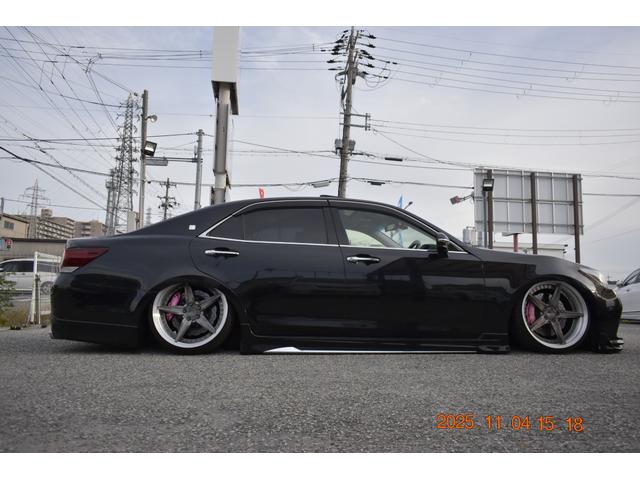 クラウン アスリートＧ－Ｔ　革　ＳＲ　マルチ　走行４９０００キロ　車検受け渡し　イデアルエアサス＆ブレーキシステムＦ８ポットＲ６ポット　レオンハルト２０インチアルミ　Ｆリップ社外　サイドモデリスタ　Ｒモデリスタ　ヘッドライト加工（11枚目）