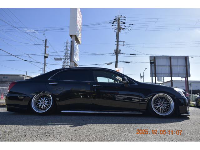 クラウンマジェスタ Gタイプ 革 マルチ プレミアムサンド モデリスタエアロ WORKジスタンス19AW 社外アーム ROAMAIRエアサス(4枚目)