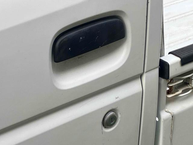 キャリイトラック 　軽トラック　ＭＴ　ＥＴＣ　ナビ　ＴＶ　エアコン　パワーステアリング　運転席エアバッグ　Ｂｌｕｅｔｏｏｔｈ（9枚目）