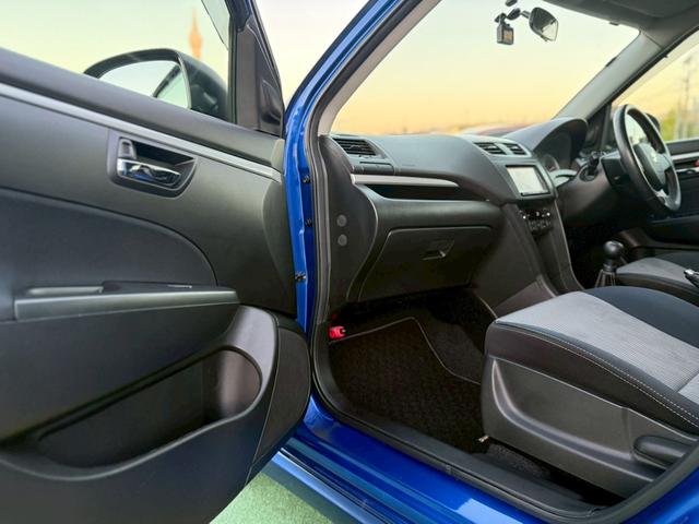 スイフト ＲＳ　５ＭＴ／柿本マフラー／純正ナビ／バックカメラ／フルセグＴＶ／Ｂｌｕｅｔｏｏｔｈ／社外アルミ／プッシュスタート／スマートキー／ステアリングリモコン／ドラレコ（35枚目）