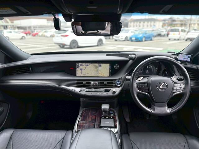 ＬＳ ＬＳ５００ｈ　Ｉパッケージ　禁煙車／サンルーフ／黒本革シート／ＢＳＭ／ＨＵＤ／シートヒーター／シートエアコン／純正ナビ／全方位カメラ／純正１９インチＡＷ／パワーシート／パワーバックドア／アダプティブクルーズコントロール／ＥＴＣ（2枚目）