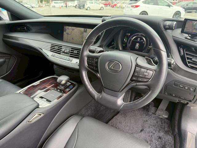 ＬＳ ＬＳ５００ｈ　Ｉパッケージ　禁煙車／サンルーフ／黒本革シート／ＢＳＭ／ＨＵＤ／シートヒーター／シートエアコン／純正ナビ／全方位カメラ／純正１９インチＡＷ／パワーシート／パワーバックドア／アダプティブクルーズコントロール／ＥＴＣ（15枚目）
