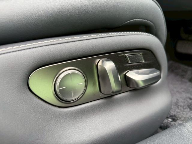 ＬＳ ＬＳ５００ｈ　Ｉパッケージ　禁煙車／サンルーフ／黒本革シート／ＢＳＭ／ＨＵＤ／シートヒーター／シートエアコン／純正ナビ／全方位カメラ／純正１９インチＡＷ／パワーシート／パワーバックドア／アダプティブクルーズコントロール／ＥＴＣ（33枚目）
